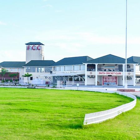 Faith Cricket Club & Resort Bhopal Esterno foto