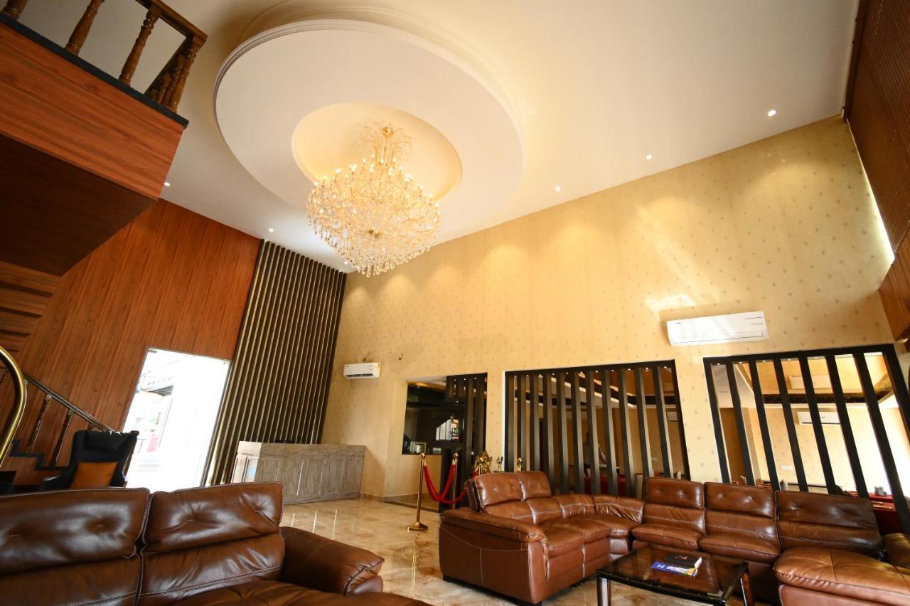 Faith Cricket Club & Resort Bhopal Esterno foto