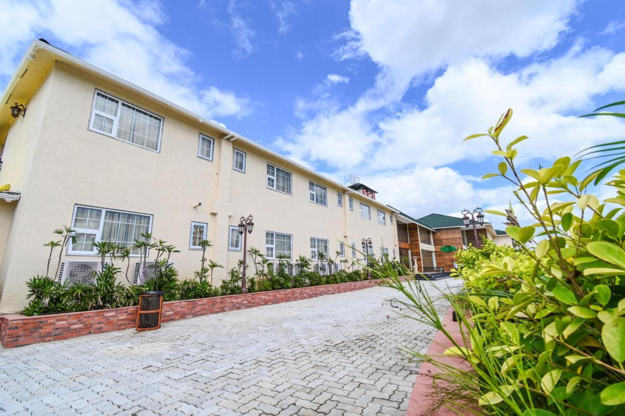 Faith Cricket Club & Resort Bhopal Esterno foto