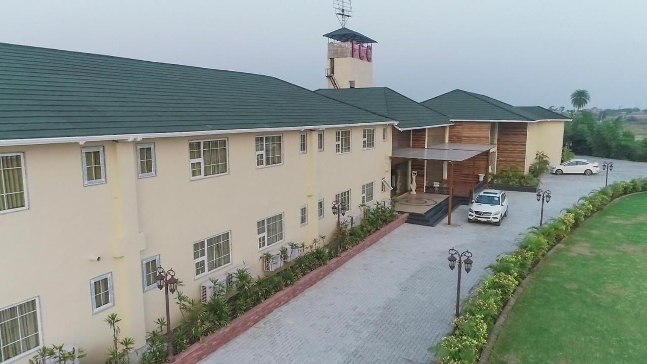 Faith Cricket Club & Resort Bhopal Esterno foto