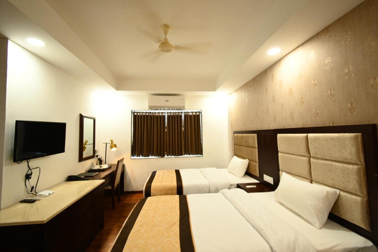 Faith Cricket Club & Resort Bhopal Esterno foto